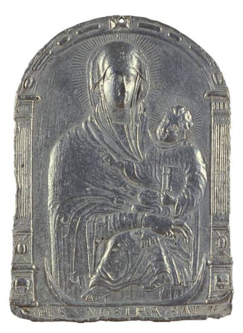 Moulded plaque