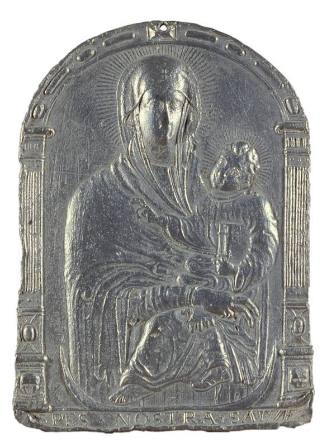 Moulded plaque