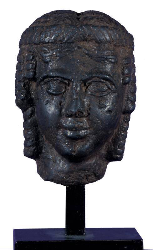 Miniature head of Isis or a priestess of Isis