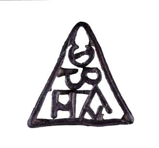 Triangular bread stamp