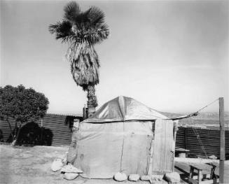 Running Fence: Crossing Supplies Tent, Avenida Internacional